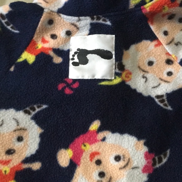 Women’s goat print footed fleece pajamas - Picture 4 of 4